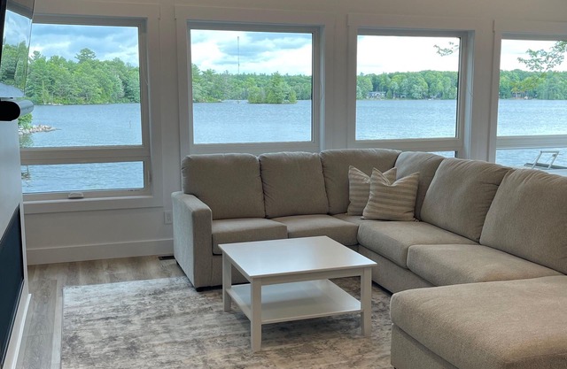Brand New Buckhorn Lake Cottage