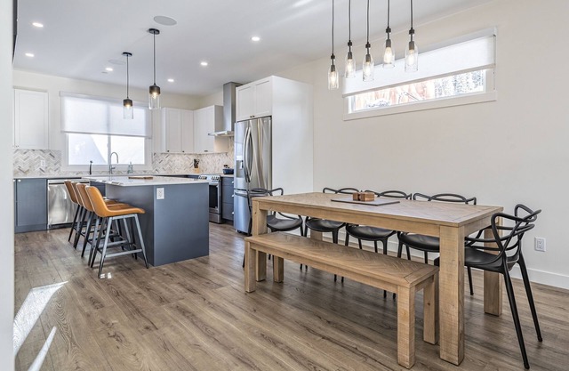 Brand new modern duplex with garage, BBQ, hot tub and media room - ski in/out!