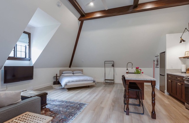 Brand New Carriage House…close to trails and ocean