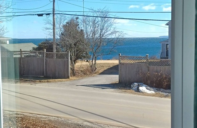 Brand new, charming and bright 2 BR, 1 BA Studio with view to the open ocean