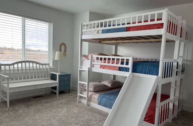 Brand New Clean & Cozy Townhouse For Your Getaway!