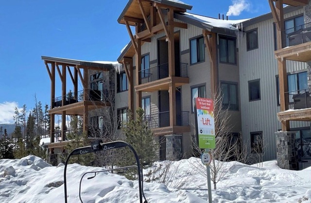Brand New Condo Near Winter Park - Free Shuttle To Ski Resort- Private Hot Tub