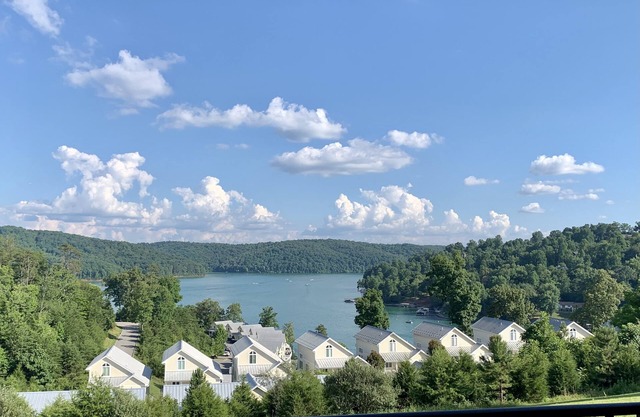 Brand new condo with gorgeous lake views
