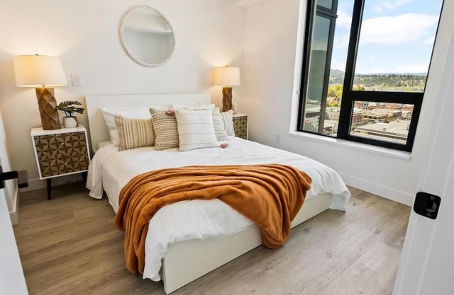 Brand New Condo with Stunning Lake Views in Tower Downtown 1306
