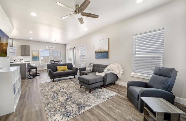 Brand New Construction 2 level townhome Central TF 899