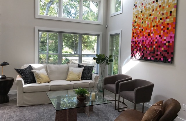 Nagelneue zeitgenössische Schönheit in East Hampton, NY