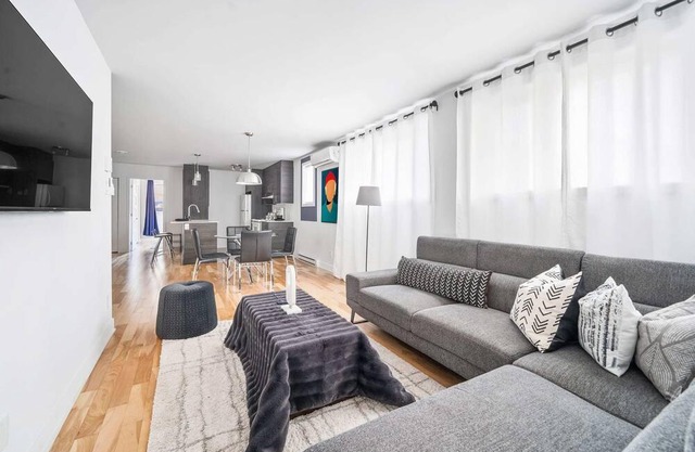 Brand New Contemporary 2-bedroom Apartment