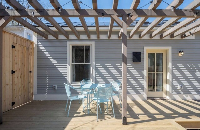 Brand New Cottage with Deck & Pergola