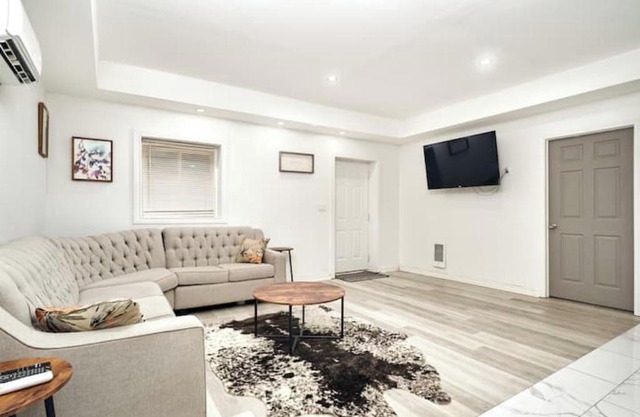 Brand new Cozy 1-bedroom house by the Riverfront with private parking