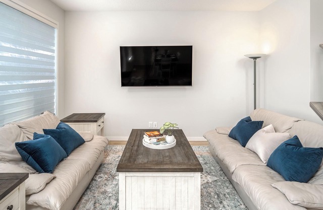 Brand New Cozy & Modern Family Home, AC/Garage/Sleep 14