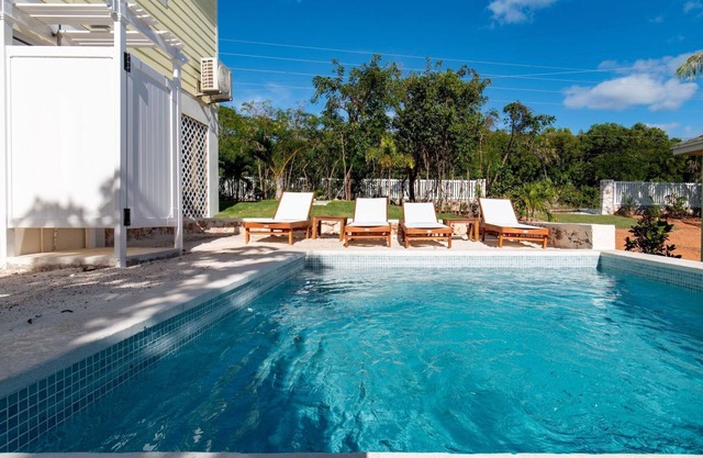 Brand New Designer Home w/Private Heated Pool, Golf Cart, Beach, Snorkeling