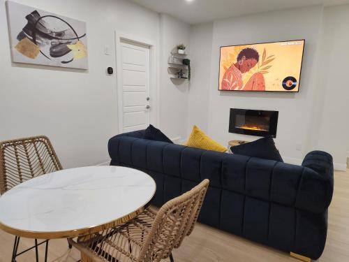 Brand New Deluxe 2 Bedroom Suite with AC & Den