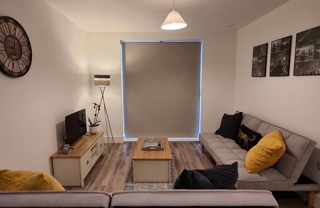 Apartment-Modern-third floor-Strassenblick-Eigenes Badezimmer