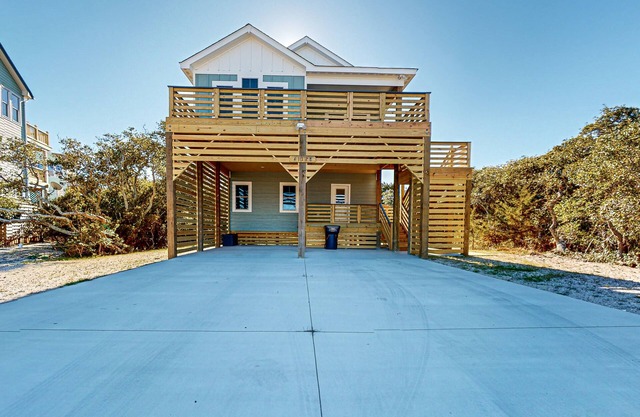 Brand New Downstairs Duplex in Avon, NC with Wifi and a short walk to the Beach