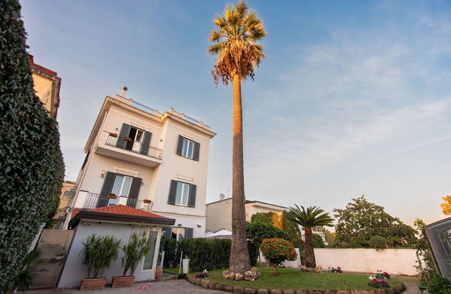 Brand new exclusive apartment in the quiet and lush Posillipo