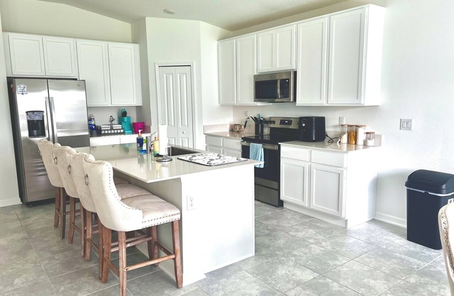 Brand New, Family-Friendly Home by LegoLand/Peppa Pig Park!!