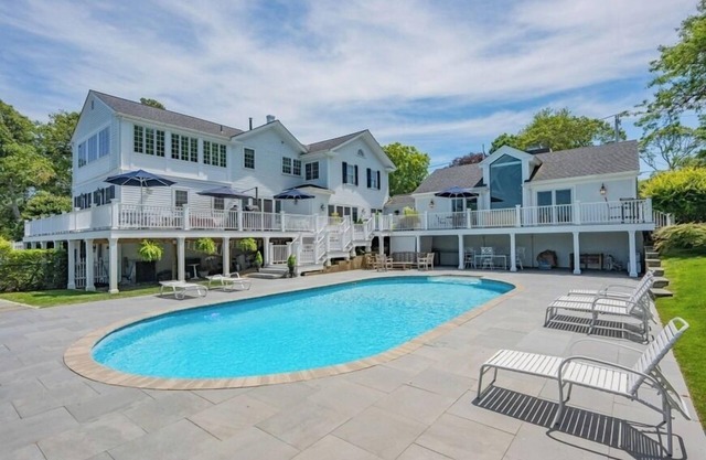 Brand new for 2025! Luxury rental. Pool Close to village and beach. RPMS157