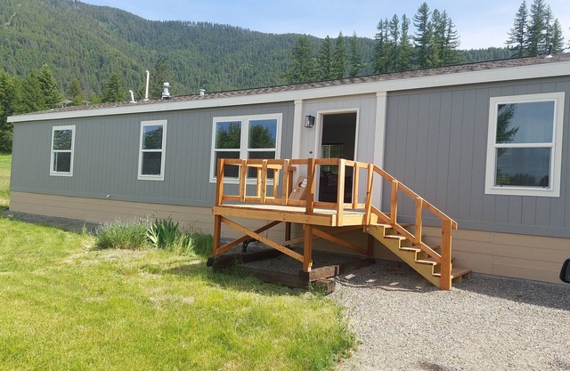 Brand new fully furnished 3 bedroom mobile home in beautiful Paradise Valley