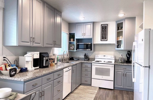 Brand New fully Remodeled modern Upstairs!