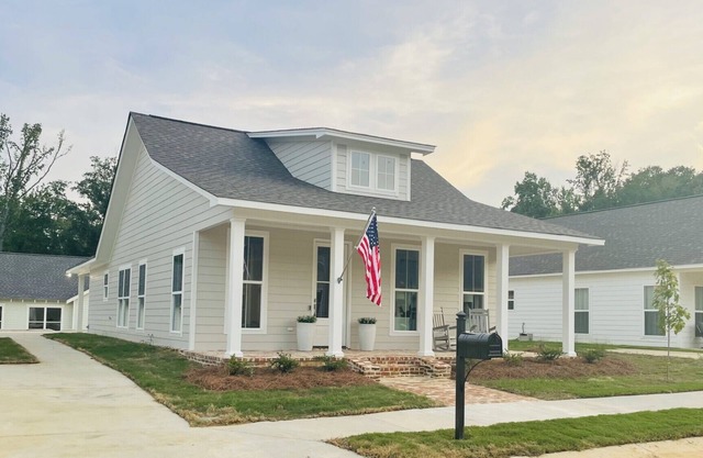 BRAND NEW GAMEDAY HOUSE in STARKVILLE! 3-Bedrooms/2 BA, 2-miles to campus!