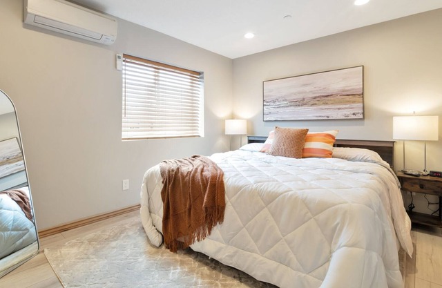 BRAND NEW Gorgeous 1 BD/2 BTH central to ski resorts!