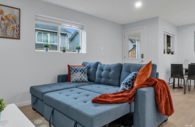 Brand New Ground Level Guest Suite, Close to Beach, US Boarder