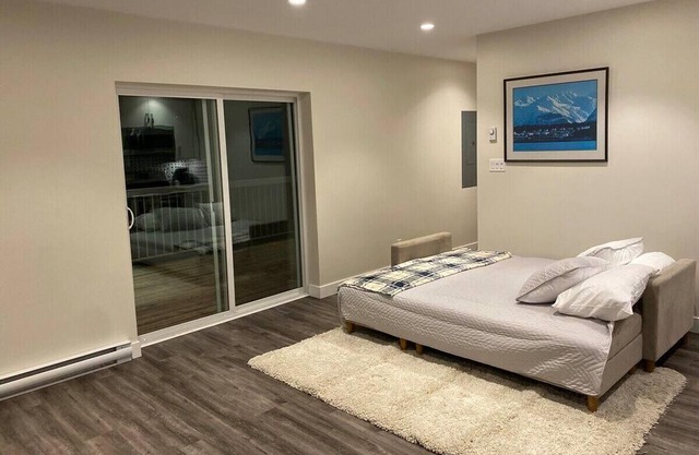 Brand New Halfmoon Bay Escape