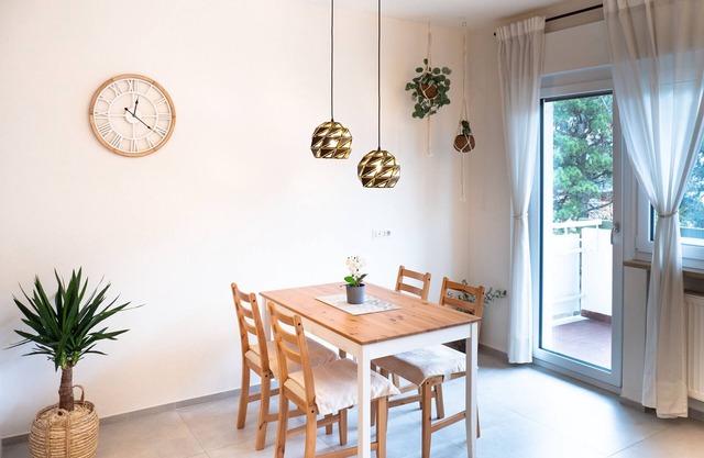 Brandneue Ferienwohnung "Alex" in Zentrumsnähe mit Bergblick, WLAN & Balkon