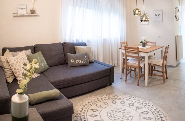 Brandneue Ferienwohnung "Manuela" in Zentrumsnähe mit Bergblick, WLAN & Balkon
