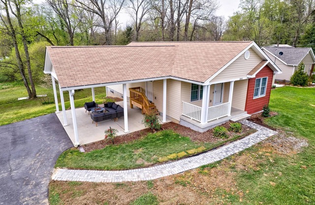 Brand new home - 5 min to ETSU - Comfort & Convenience