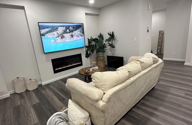 Brand New Home, clean and organize, close to airport and all amenities.