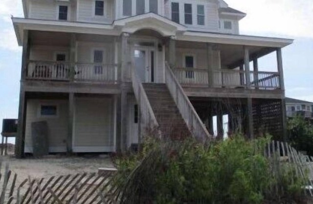 Brand NEW home in Swan Beach, Beautiful decor! Beautiful Views. Pets!