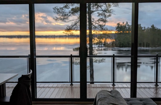 Brand new home, lakefront with Level 2 EV charger, Starlink high speed internet