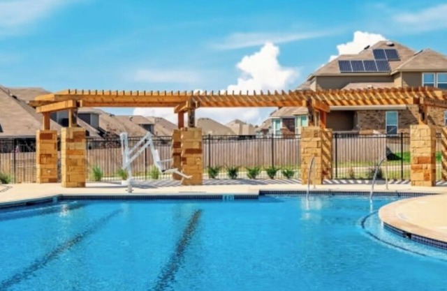 Brand new home, Six Flags, Sea World, Lackland AFB, community pool in summer!