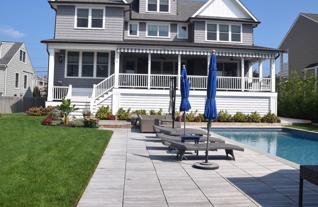 Brand new home steps from South Beach, pool and hot tub, perfect for families!