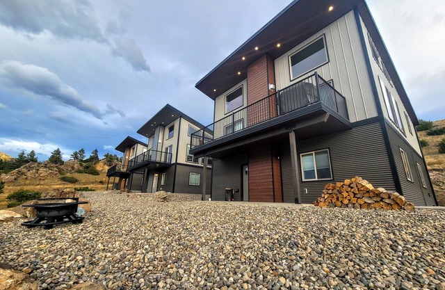BRAND NEW HOME with the BEST VIEW OF THE MISSOURI RIVER