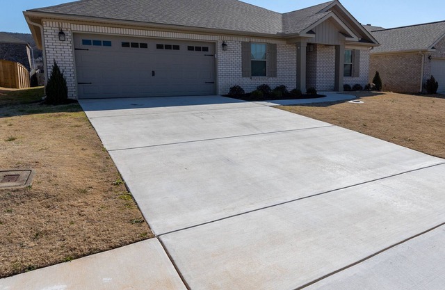 BRAND NEW HOUSE...GREAT LOCATION!