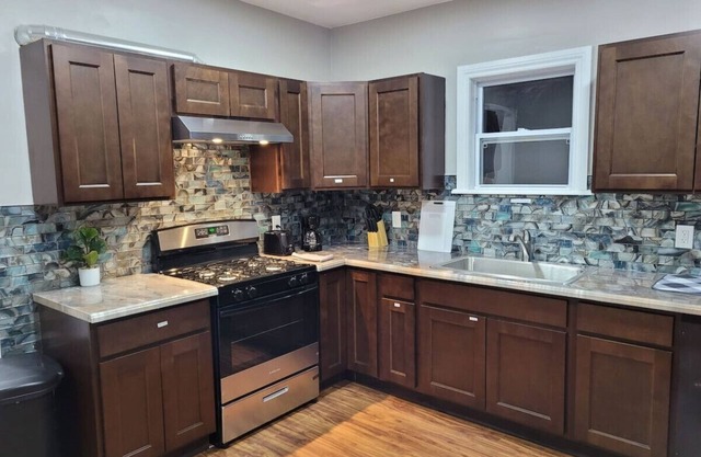 Brand new house in downtown with parking