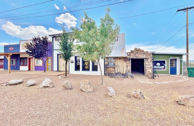 Brand New House Right on Allen St one Block from the Birdcage