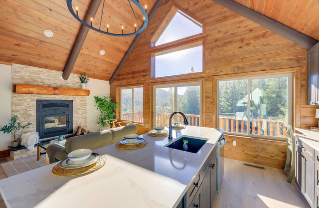 Brand New Idaho Springs Cabin w/Patio & Fire Pit!