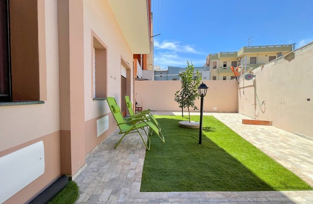 Brand new La casa di Margot 1BR apt 10 min walking to the beach,