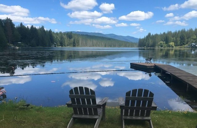 Brand-new, lakeside cabin, 1 hour from Seattle.