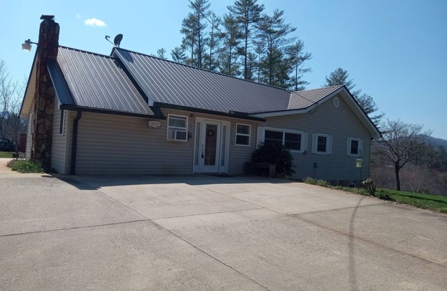 BRAND NEW LISTING! 3BR/2BA Country Farmhouse Overlooking Little Tennessee River