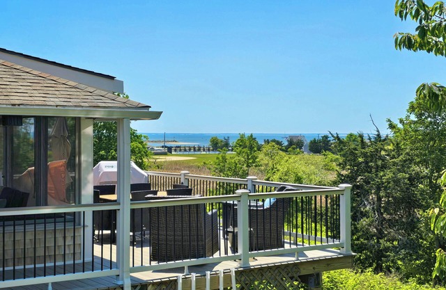 BRAND NEW LISTING-Darling 2BD Cottage-A/C, Amazing Deck & Screen Porch, Walk to Town Center & Mayo Beach