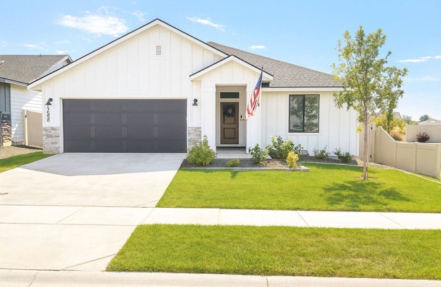 BRAND NEW LISTING! Spacious 4BR Home - Sleeps 8 - Park Access & Fire Pit!