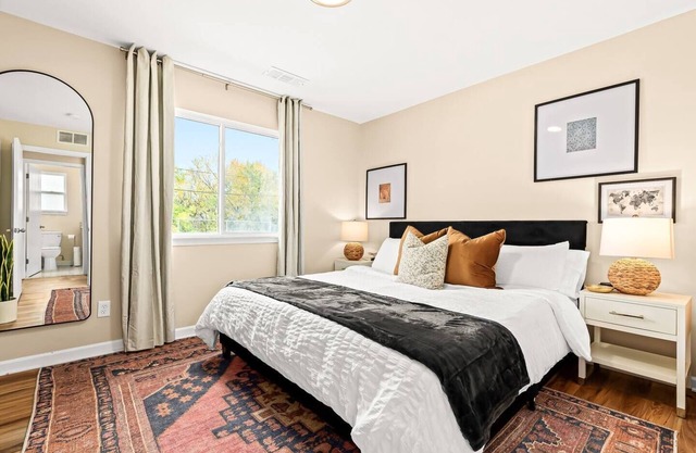 Brand New! Lower Flat 1BR Near Downtown, Roseville