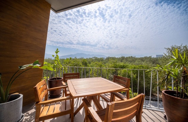 Brand new luxury condo 5 minute walk to Marina Vallarta