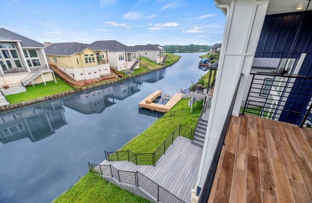 Summer Vibes Only! Brand-new, Luxurious lakefront 4-BR home on quiet canal
