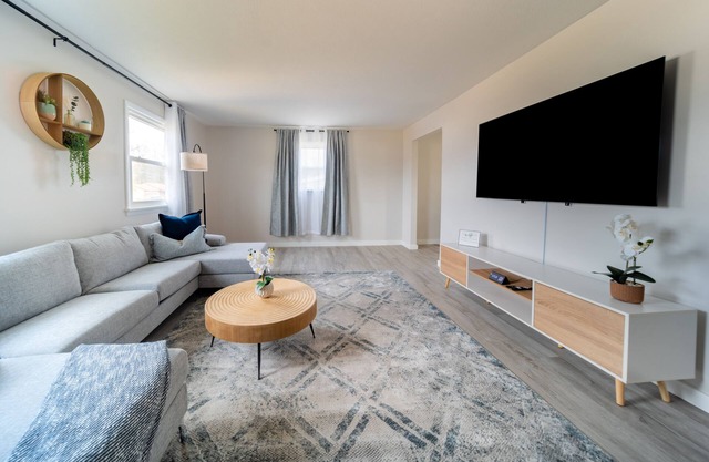 Brand New Luxurious Retreat near Downtown Vermilion and Beach