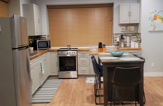 BRAND NEW! Luxury Modern Apartment near World Class Golf, Hiking and Cycling